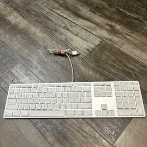 Apple Slim USB Wired Keyboard A1243 MB110LL/A Aluminum